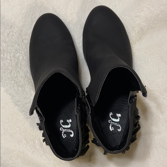 Black Boots - Picture 3 of 4